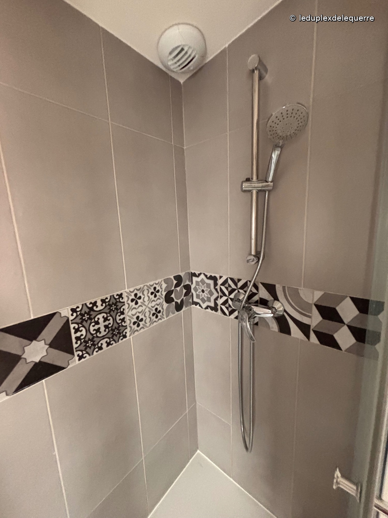 Douche de la salle d'eau du Duplex de l'Équerre