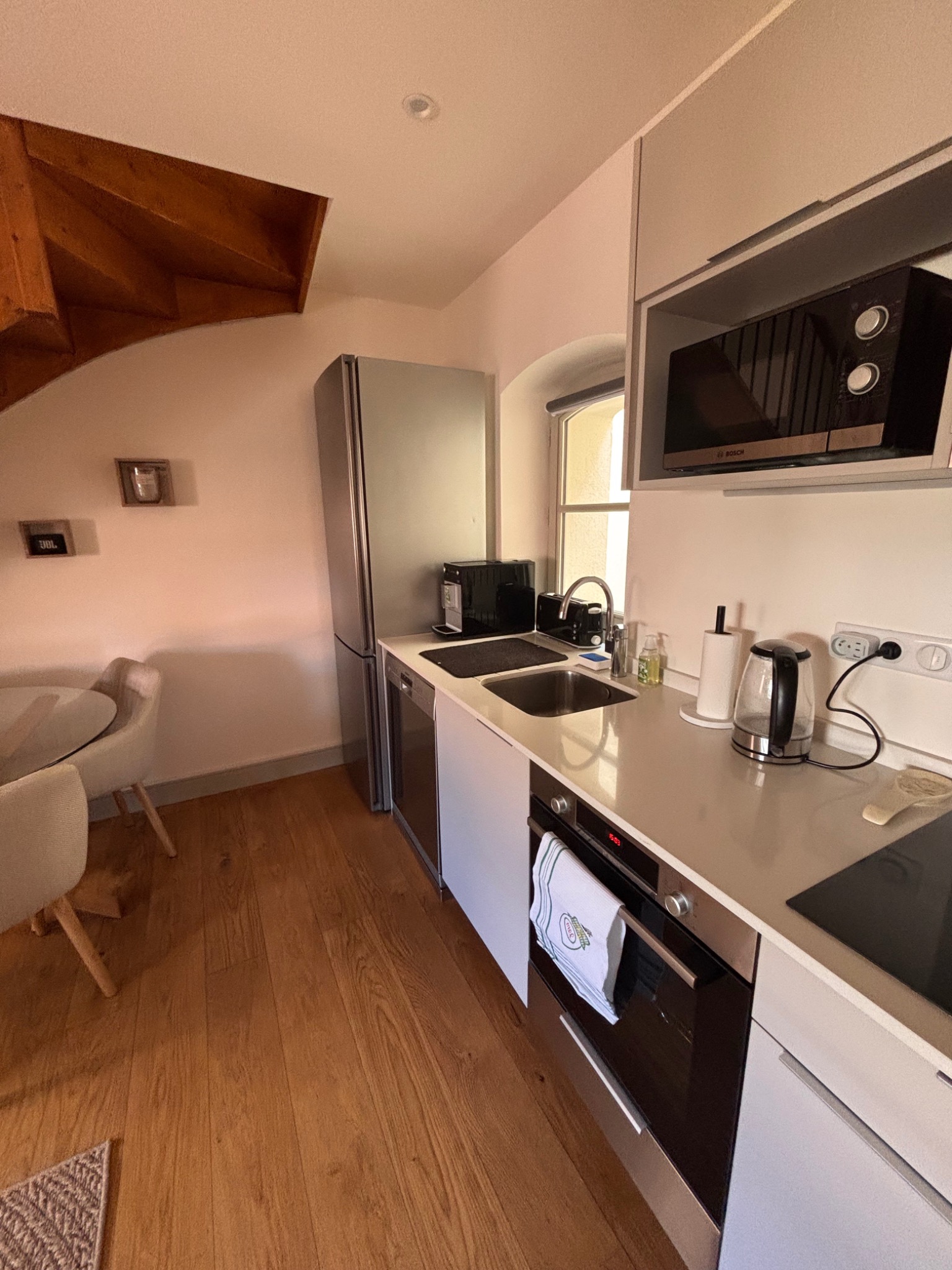 Cuisine et pièce de vie du Duplex de l'Équerre à Toulon