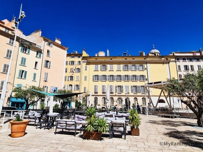 Place de l’Équerre dans le centre de Toulon